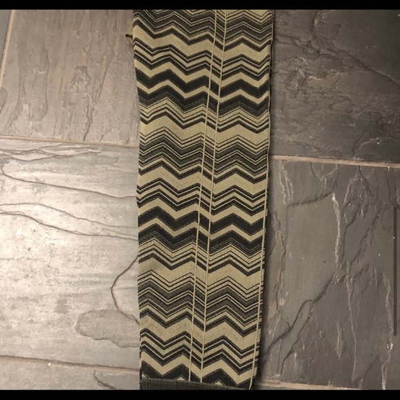 Lululemon Chevron Compression Sz10 - Picture 4 of 6